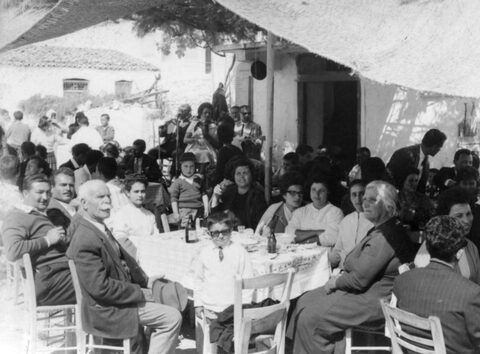 Στην ταβέρνα
